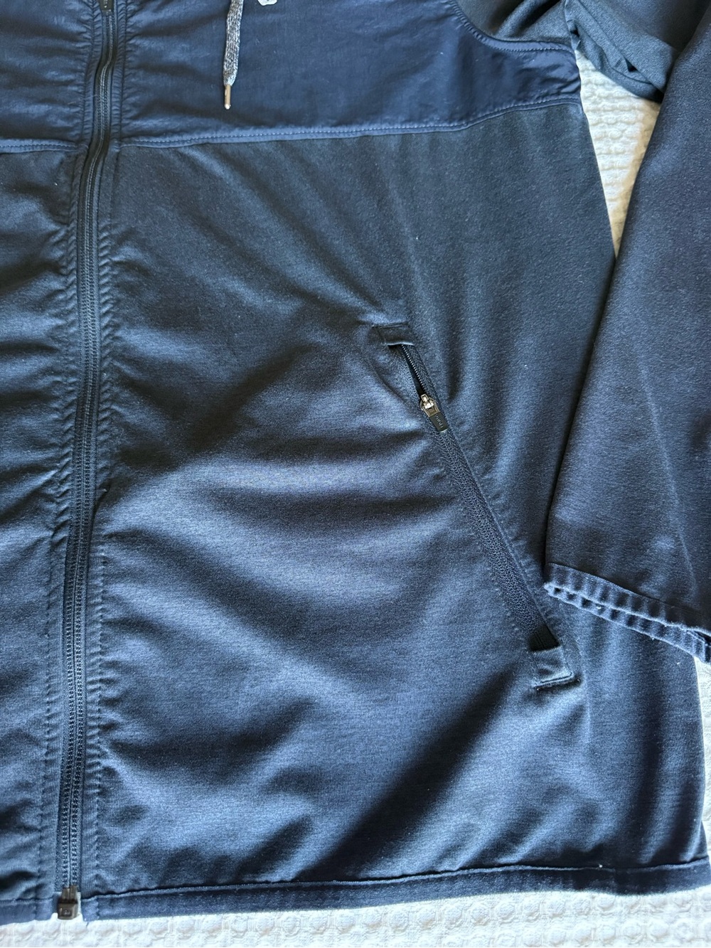 Like New Mens Vuori Sunday Element Jacket Navy Hooded Lightweight Zip Jacket - Picture 8 of 10